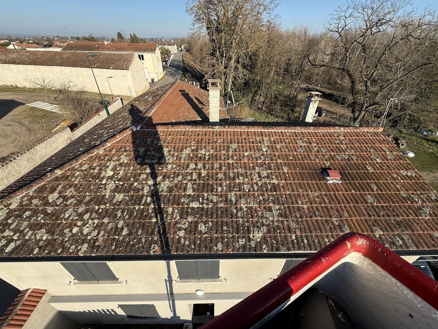 Sonnyrenov Dijon couvreur, zingueur Peintre extérieure Demoussage toiture Habillage pvc Peinture toiture demoussage toitures — Photos 13